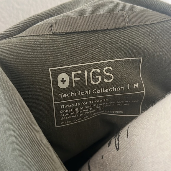 Figs khaki collared scrub top size medium - Picture 6 of 6